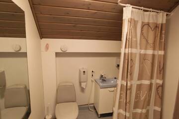 Фото номера Семейный номер с душем Отель Hotel Urkin Piilopirtti г. Pinsiö 4
